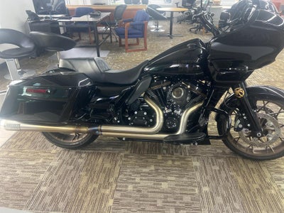 2022 HARLEY DAVIDSON ROAD GLIDE Base