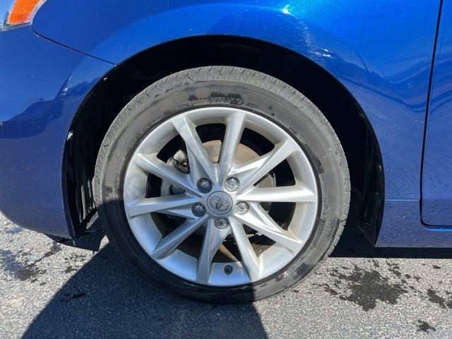 2013 Toyota Prius v Five